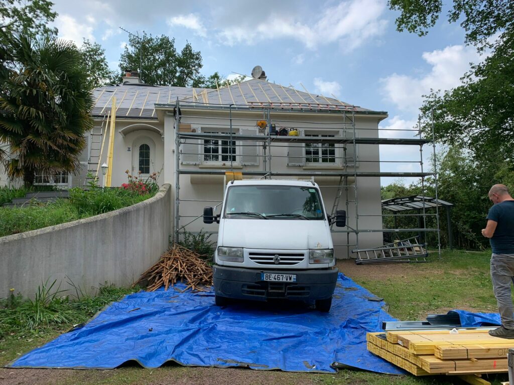 Chantier toiture — vue extérieure maison — Dethière Couverture Hauts-de-Seine